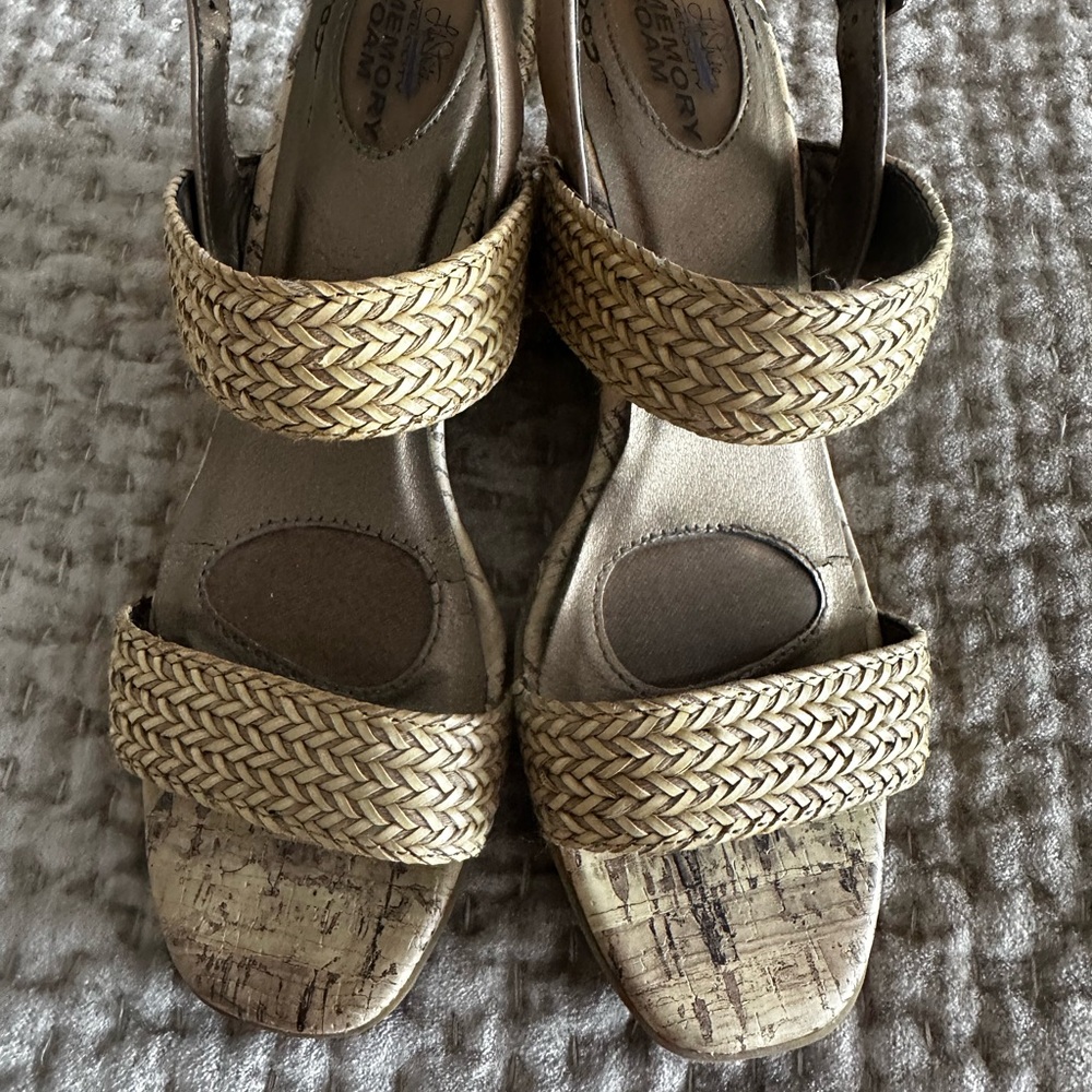 Life Stride Beige Woven Sandals
